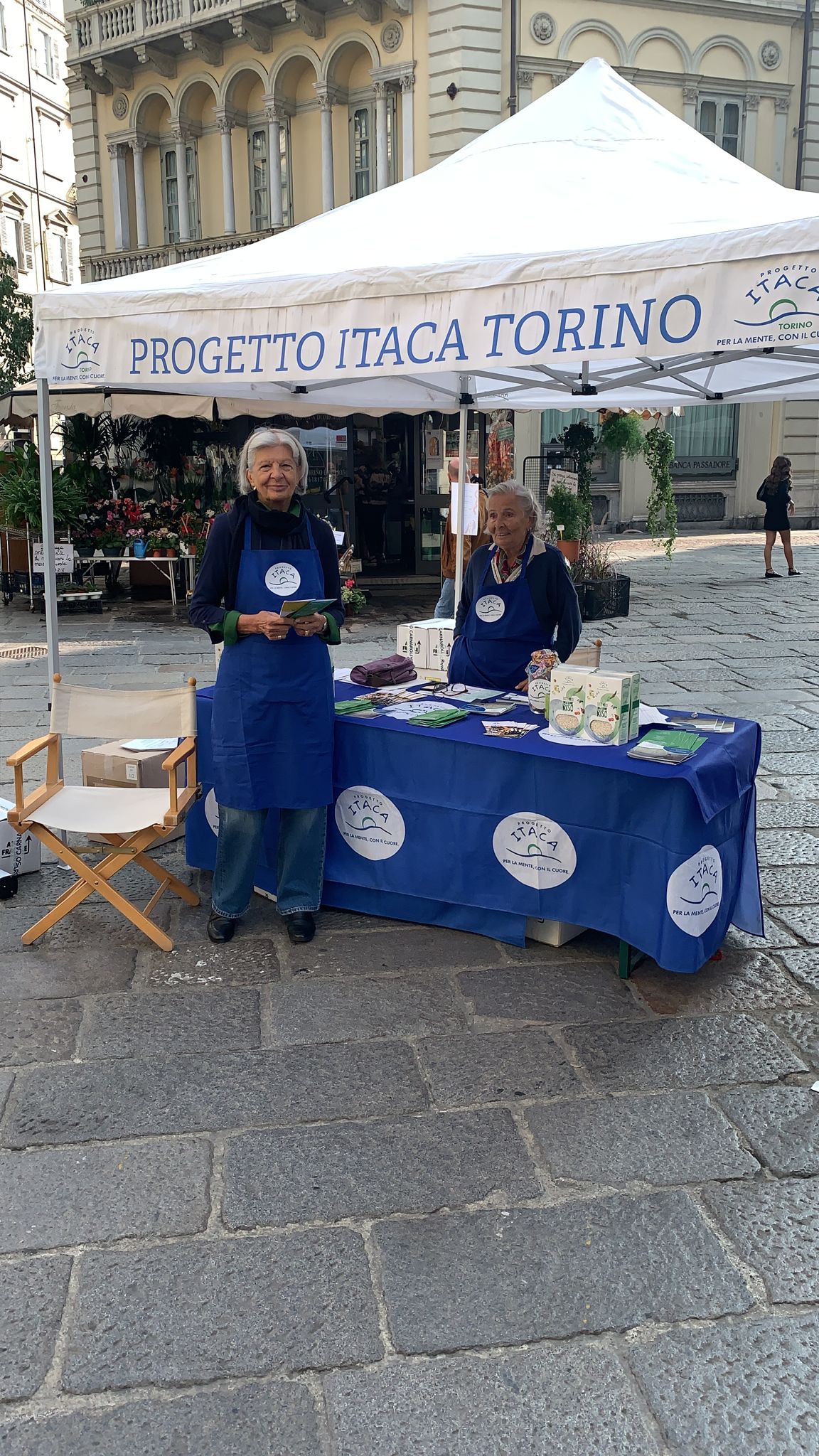 banchetto in piazza a Torino