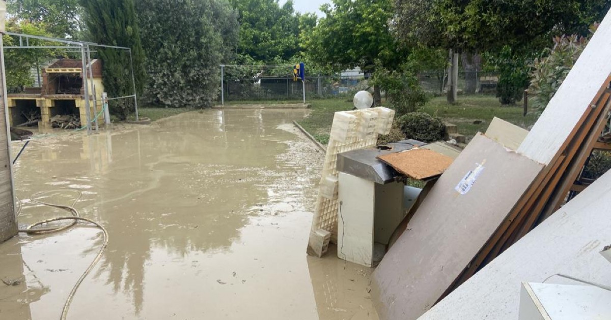 Roberta CONTRO l’Alluvione-Annarita  Carpanelli