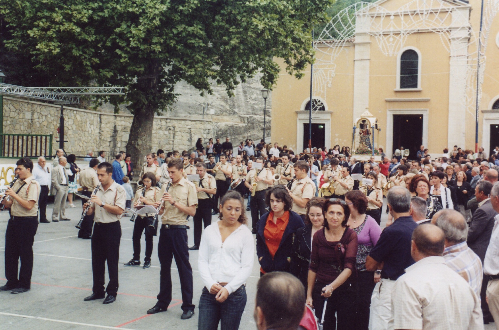 Divise e Strumenti Banda Castelpetroso-MusicsART