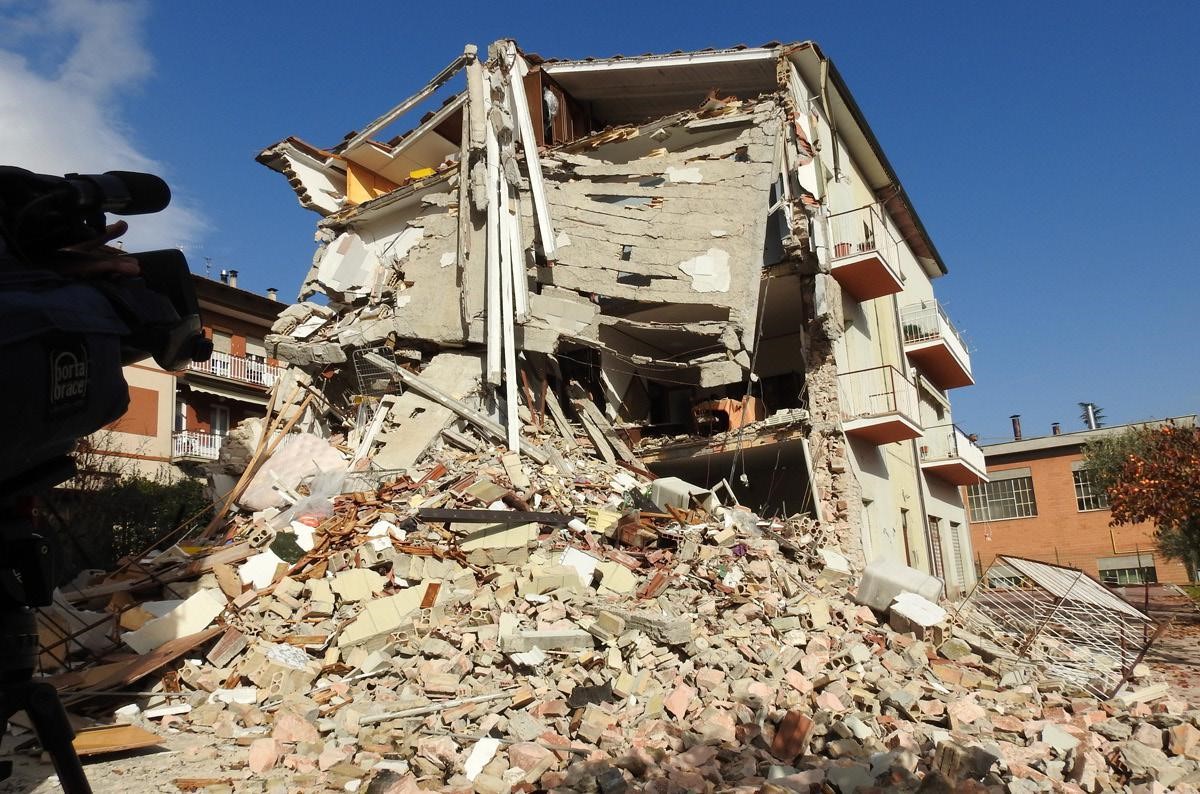 Tolentino:cronaca del terremoto infinito-Sportware